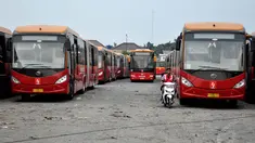 Sebanyak 29 unit bus merek Yutong ditarik dari peredaran, Jakarta, Rabu (3/9/14). (Liputan6.com/Miftahul Hayat)