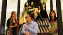 (Kiri) Creative Director Iwan Tirta Private Collection Era Soekamto berbincang di dekat Seni Instalasi Iwan Tirta Private Collection, Jakarta, Kamis (1/10/2015). (Liputan6.com/ Immanuel Antonius) 
