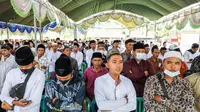 Ulama dan kiai Madura gelar istigasah dan deklarasikan Ganjar Pranowo Presiden 2024 di Ponpes Abu Syamsudin Madura. (Dian Kurniawan/Liputan6.com).