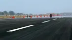 Kondisi landasan pacu atau runway Bandara Internasional Yogyakarta, Kulon Progo, DI Yogyakarta, Rabu (24/4). Landasan pacu Bandara Internasional Yogyakarta memiliki panjang 3.250 meter dengan lebar 45 meter. (Liputan6.com/Helmi Fithriansyah)