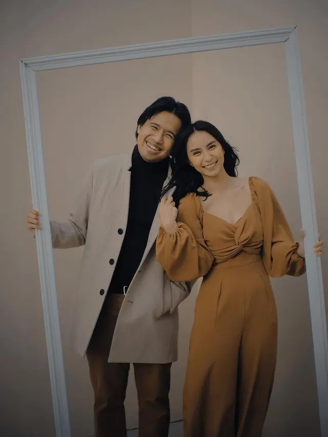 7 Potret Mesra Joshua Suherman dan Clairine Clay, Keluarkan Singel Bersama