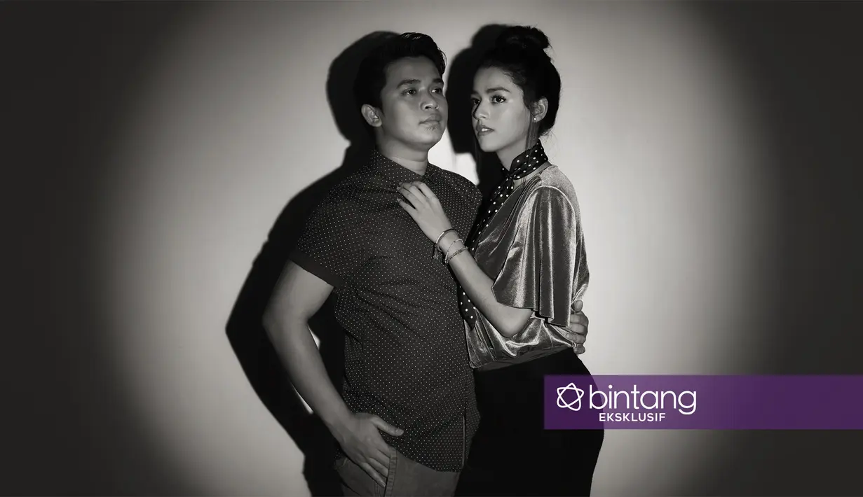 Baik Billy Syahputra dan Susan Sameh belum memiliki rencana kapan meresmikan hubungan keduanya. Baik Billy maupun Susan, keduanya masih fokus dalam mengejar cita-citanya. Apalagi sekarang ini jadwalnya makin padat. (Deki Prayoga/Bintang.com)