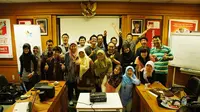 Ada beberapa gerakan maupun komunitas yang dengan ikhlas dan sukarela berbagi untuk kemajuan pendidikan di Indonesia.