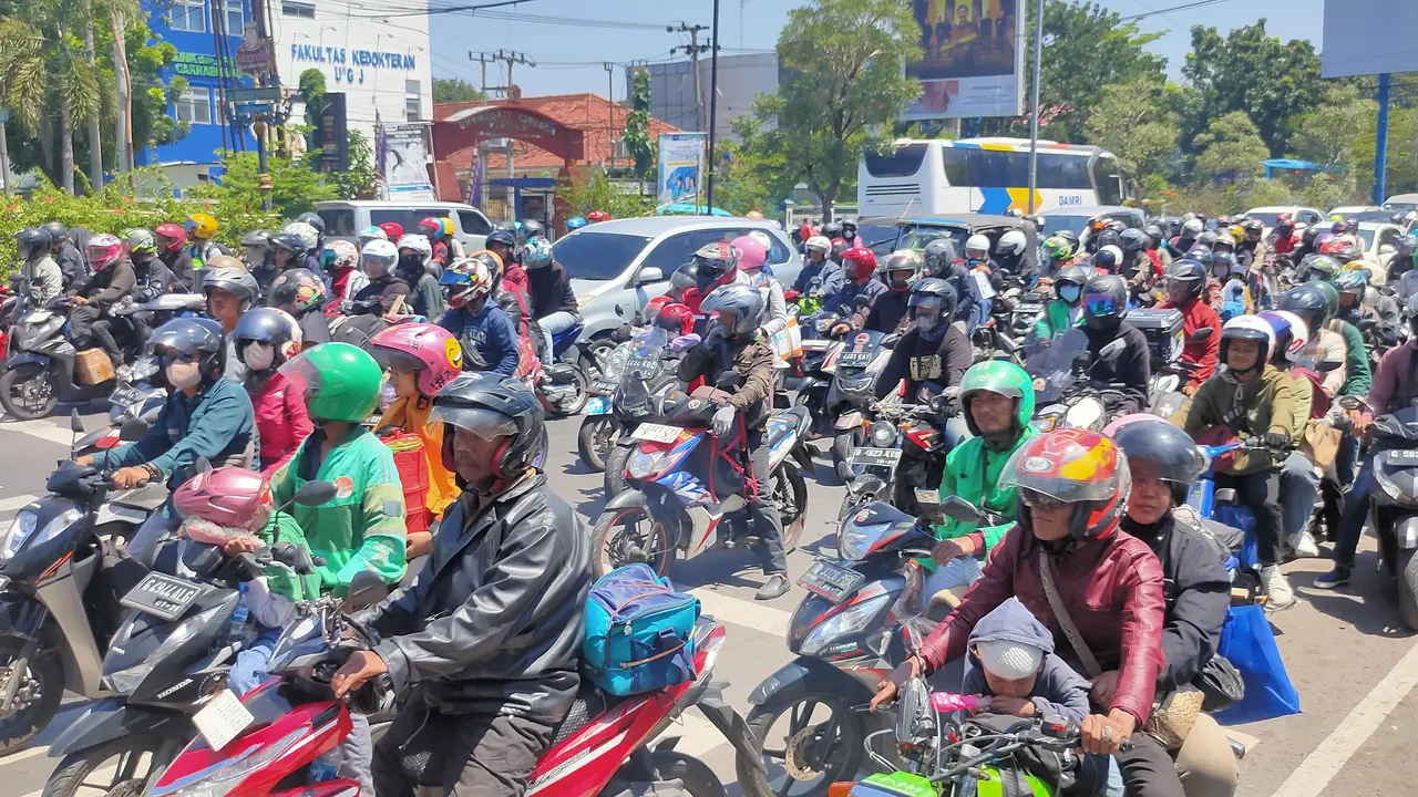 19 Ribu Kendaraan Melintasi Pantura Cirebon Pada H-2 Arus Mudik Lebaran 2024