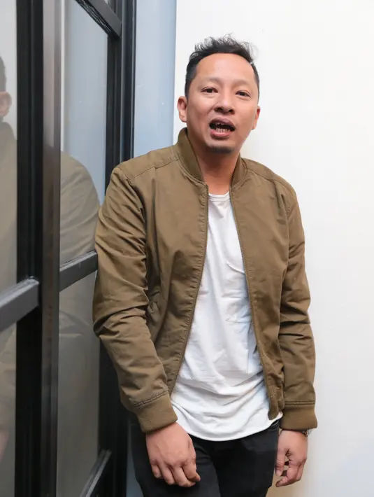 Kegundahan hati saat baru ketemu anaknya setelah lama menjalani syuting di luar negeri itu sempat diunggah di media sosialnya. Saat itu, ia merasakan sedih hingga tak ingin lagi meninggalkan anaknya dalam waktu lama. (Adrian Putra/Bintang.com)