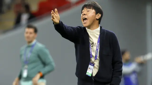 Pelatih Timnas Indonesia, Shin Tae-yong dalam laga melawan Irak di Piala Asia 2023.
