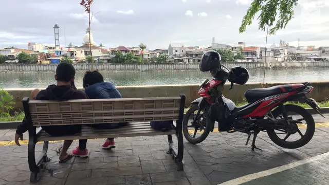 Sudah Rapi Dibenahi, Trotoar Danau Sunter tetap Dijadikan Parkir Motor Pemancing