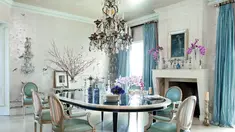 Hidden Hills, California - Meski bergaya gothik, pasangan Sharon dan Ozzy Osbourne, ternyata mendesain ruang makannya dengan nuansa elektik yang lembut dan kalem. Termasuk penggunaan lampu gantung Perancis abad ke-19.(architecturaldigest.com)