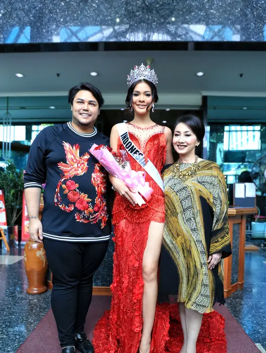Di temui di Graha Mustika Ratu, kawasan Gatot Subroto, Jakarta Selatan, Selasa (7/2/2017), Kezia menjelaskan pengalamannya saat mengikuti Miss Universe 2016 yang berlangsung di Filipina beberapa waktu lalu. (Adrian Putra/Bintang.com)