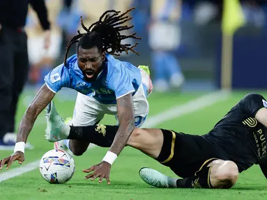 Perebutan gelar juara Serie A musim ini semakin mendebarkan menjelang akhir kompetisi. Hanya tersisa dua pertandingan, dan jarak antara Napoli dan Inter Milan kini hanya satu poin. (Alessandro Garofalo/LaPresse via AP)