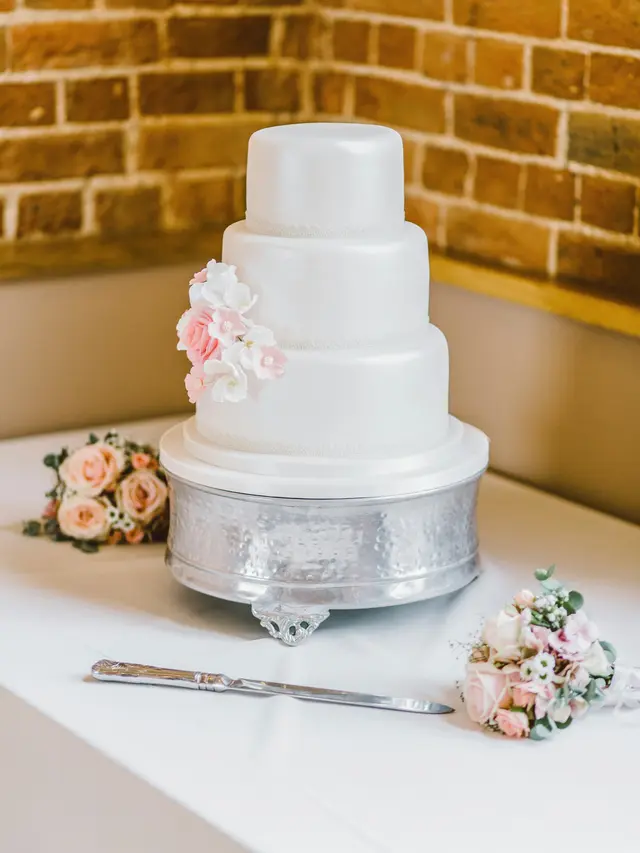 Ilustrasi kue pernikahan wedding cake