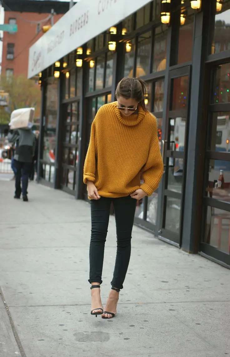 Mix and match sweater oversize terlihat maksimal. (Image: Pinterest)