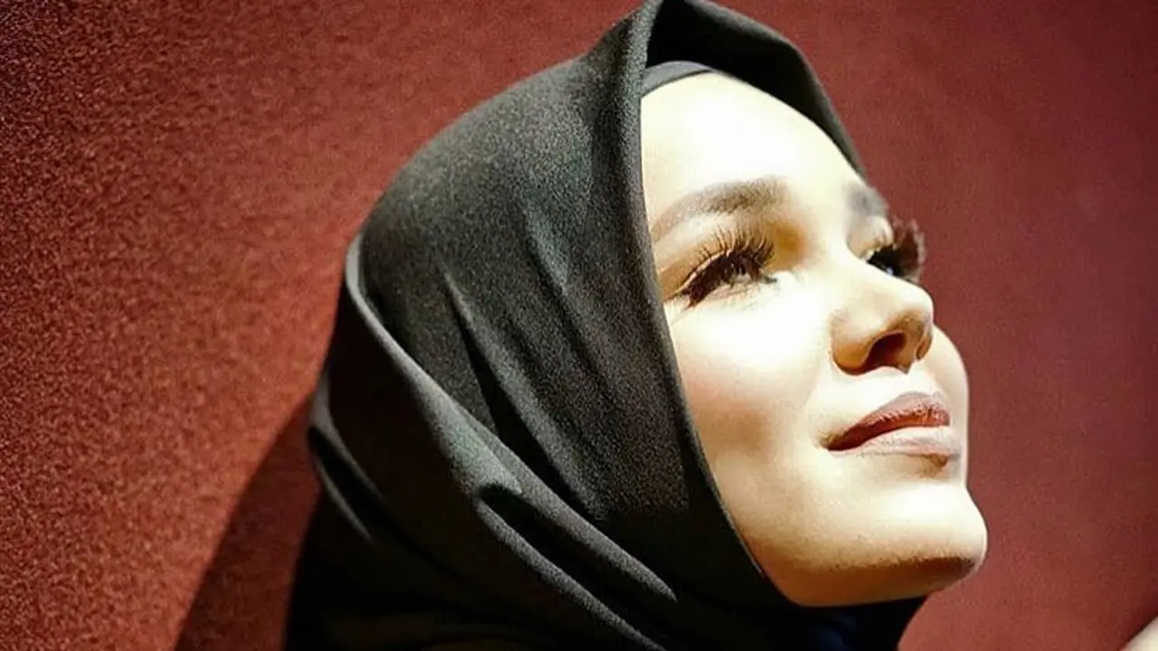 [Bintang] Kisah 18 Artis Indonesia yang Putuskan Mualaf