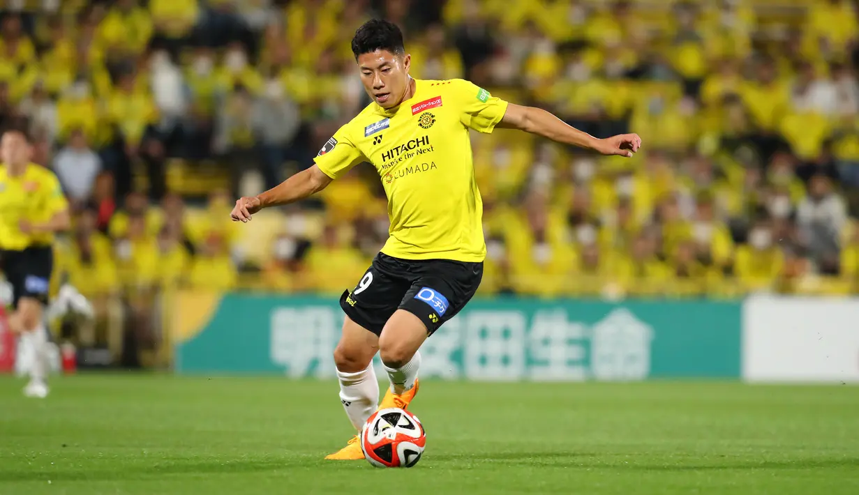 Striker berusia 21 tahun, Mao Hosoya dipromosikan ke tim senior Kashiwa Reysol pada awal musim 2020. Pada musim pertamanya, ia langsung membawa Kashiwa Reysol juara J2 League yang secara otomatis promosi ke J1 League. Bersama Kashiwa Reysol musim 2023, ia telah bermain dalam 27 laga di semua ajang dengan torehan 9 gol. Sementara di J1 League sendiri, ia telah tampil dalam 21 laga dengan torehan 7 gol. (J.LEAGUE)