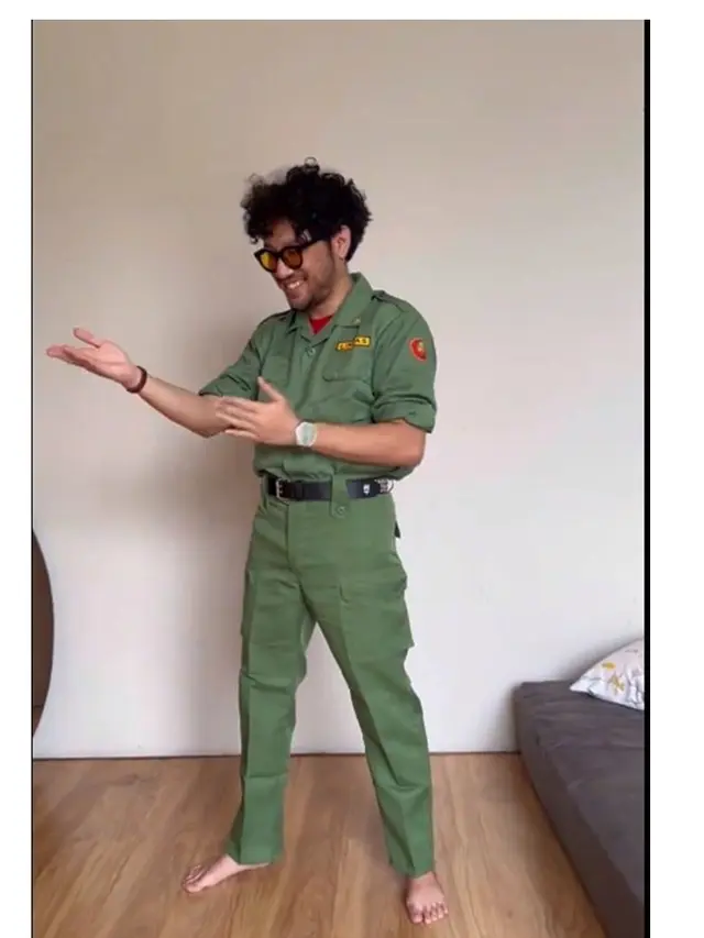 10 Potret Kunto Aji Jadi Petugas Linmas di TPS, Sempat Dikira Gimmick