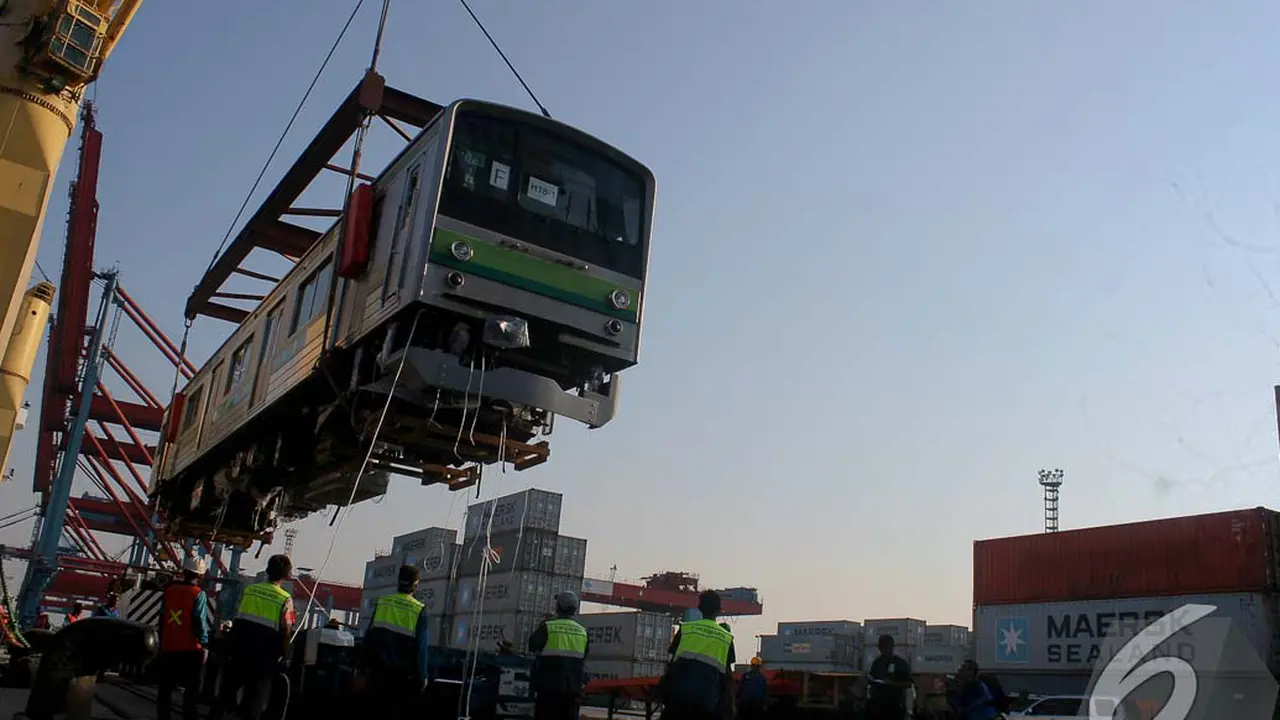 32 KRL Buatan Jepang Tiba Di Tanjung Priok
