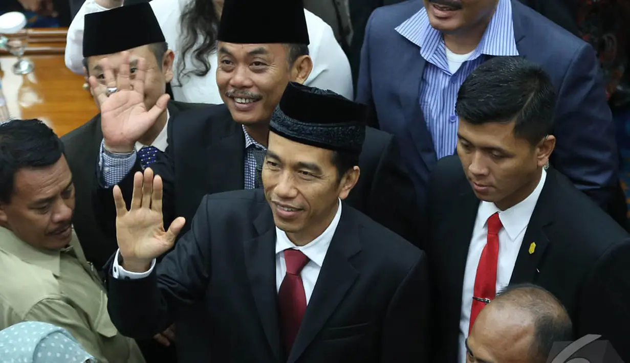 Joko Widodo hadiri rapat paripurna untuk mendengar pandangan fraksi DPRD DKI, Jakarta, Senin, (6/10/2014) (Liputan6.com/Herman Zakharia)