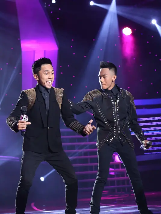 Jebolan kontes dandut, Nassar menilai duet Duo Alfin mempunyai ciri khas suara sendiri. Dan keunggulannya saling menutupi kekurangannya, semoga menjadi inspirasi bagi duo lainnya. (Andy Masela/Bintang.com)