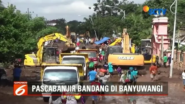 Bantuan untuk korban bencana banjir bandang yang menerjang 328 rumah di Banyuwangi, Jawa Timur terus berdatangan. Untuk membersihkan desa dari sisa banjir, ratusan relawan, bersama TNI - Polri dan warga lakukan gotong royong.