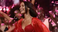 Bella Hadid di&nbsp;Victoria's Secret Fashion Show 2024. (dok. Instagram @bellahadid/https://www.instagram.com/p/DBNA5R0NKrS/)