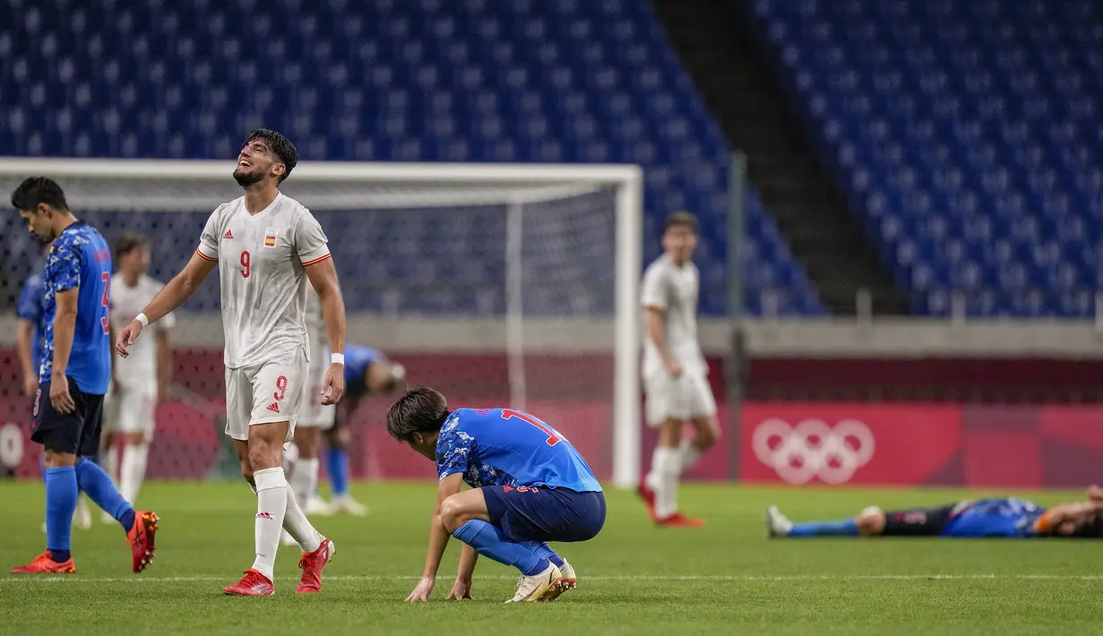 Di sisa laga, Jepang gagal menyamakan skor hingga peluit akhir. Spanyol menang 1-0 dan lolos ke final menantang juara bertahan Brasil untuk memperebutkan medali emas. Sementara Jepang akan menghadapi Meksiko dalam laga perebutan medali perunggu. (Foto: AP/Silvia Izquierdo)