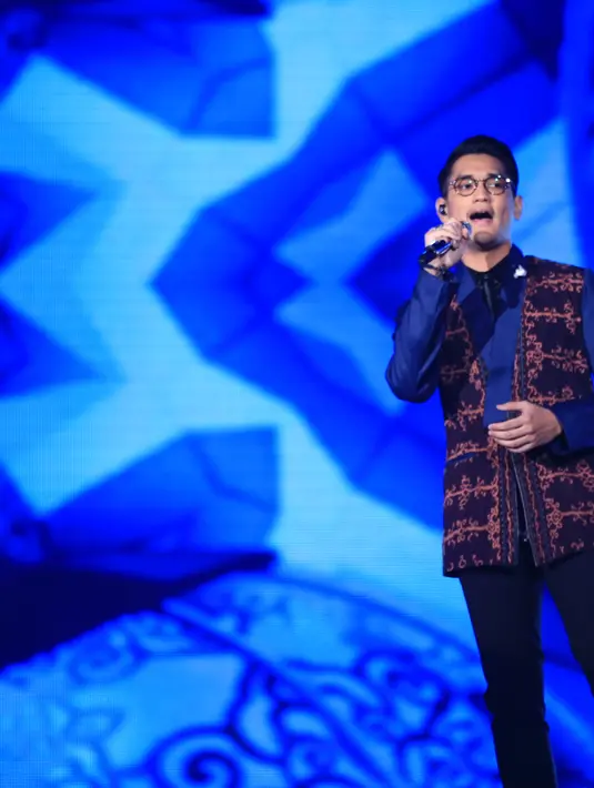 Mengaku sebagai junior, Afgan pun tidak memungkiri dirinya merasakan tekanan saat berduet dengan Harvey. Namun ia tetap berusaha maksimal lantaran tidak ingin mengecewakan dalam duetnya tersebut. (Adrian Putra/Bintang.com)