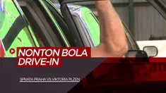 Berita Video New Normal, Suporter Viktoria Plzen dan Sparta Praha Nobar Drive-in