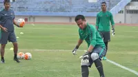 Pemusatan latihan Timnas Indonesia hanya diikuti dua kiper, yakni Andritany Ardhiyasa dan Teguh Amiruddin. (Bola.com/Romi Syahputra)