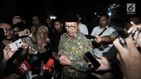 Menag Lukman Hakim Saifuddin memberi keterangan kepada awak media di Kantor Kementerian Agama, Jakarta, Senin (18/3). Lukman Hakim mendatangi kantor Kemenag setelah ruang kerjanya disegel dan digeledah penyidik KPK. (merdeka.com/Iqbal S. Nugroho)