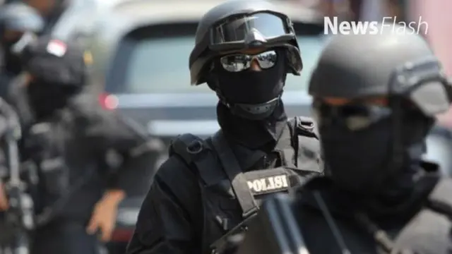 NEWS FLASH: Densus Selidiki dan Dalami 8 Santri yang  Dideportasi dari Malaysia