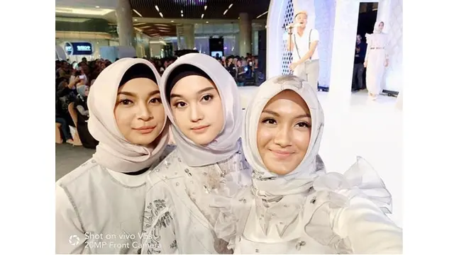 6 Potret Esta Pramanita Tampil Berhijab, Pemeran Marwa 'Dia Bukan Manusia'