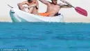 Dilansir dari Dailymail (19/08/16), Zayn Malik mengajak Gigi Hadid untuk berlibur bersama. Zayn dan Gigi menikmati asyiknya liburan di pantai Tahiti. (Dailymail/Bintang.com)