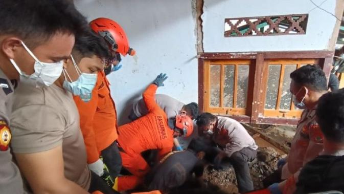Banjir Bandang Sitaro: Bocah 3 Tahun yang Hilang Ditemukan Tewas Tertimbun di Rumahnya