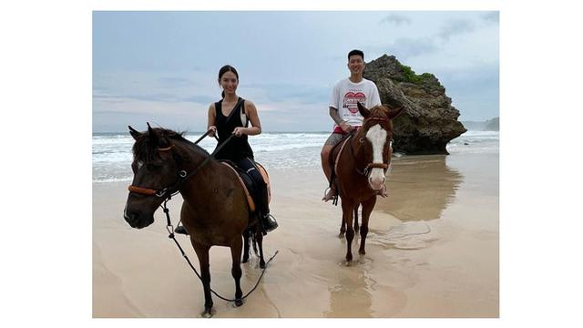 Umumkan Kehamilan, Ini 6 Potret Maternity Shoot Nadia Saphira