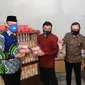 Direktur Utama LPDB KUMKM, Supomo saat mengunjungi Rumah Produksi Snack Jadul Arumanis H. Ardi, di Kabupaten Sleman, Yogyakarta, Selasa (25/8).