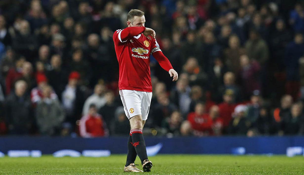 Kekecewaan striker Setan Merah, Wayne Rooney, usai gagal meraih kemenangan kala menjamu Chelsea pada lanjutan Liga Inggris. (Reuters/Phil Noble)