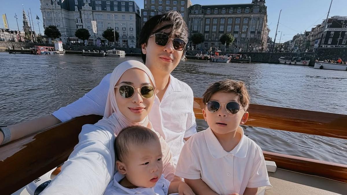 Nikita Willy Tunjukkan Buku Favorit Issa dan Nael, Jadi Rutinitas Sebelum Tidur