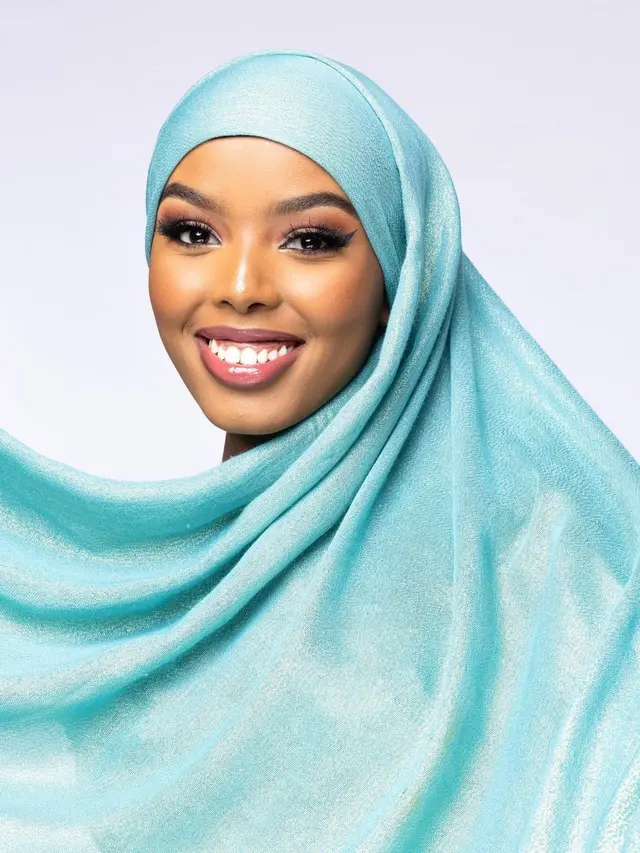 7 Pesona Khadija Omar, Finalis Miss World Pertama yang Berhijab