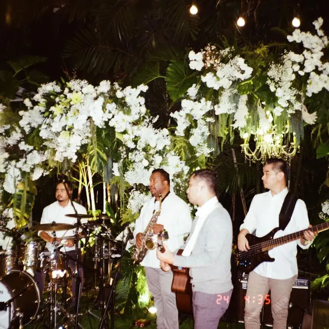 6 Potret 'Pernikahan' Glenn Fredly dan Mutia Ayu di Glenn Fredly the Movie