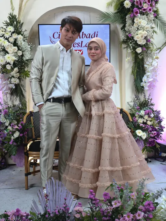 Lesti pun bersyukur karena sang kekasih ikut andil dalam melakukan persiapan menuju hari pernikahan mereka. Bagi Lesty, Billar adalah sosok yang bersedia melakukan banyak hal. (Budy Santoso/Kapanlagi)