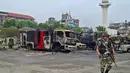 Unjuk rasa berujung ricuh ketika terjadi aksi pembakaran sejumlah gedung pemerintahan penting,  gedung parlemen, kediaman pribadi Oli, dan kantor presiden. (Anup OJHA/AFP)