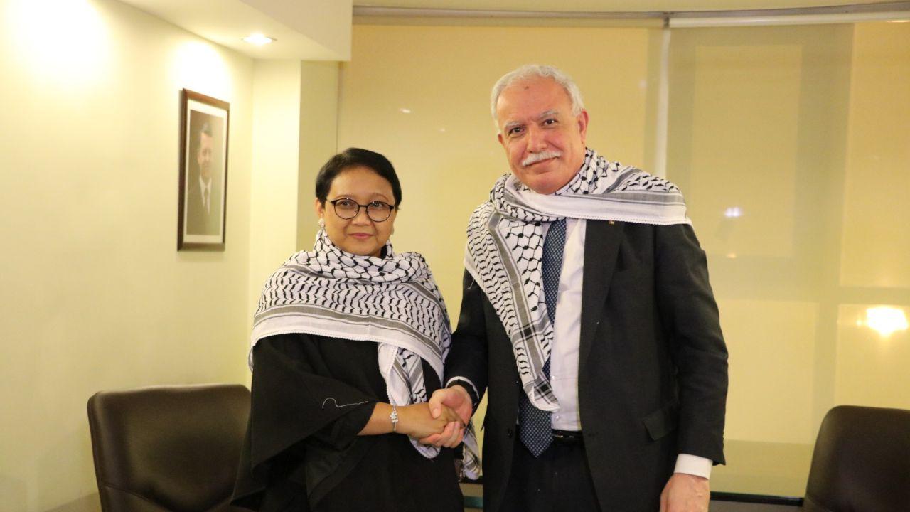 Menteri Luar Negeri RI Retno Marsudi dan Menteri Luar Negeri Palestina Riyad Al Maliki dalam pertemuan bilateral di Amman, Yordania (11/12/2017). Keduanya membahas isu seputar Yerusalem dan Palestina (Sumber: Kemlu RI)