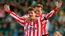 Matthew Le Tissier. Gelandang serang Inggris yang memperkuat Southampton selama total 16 musim ini mampu mencetak gol dari eksekusi tendangan penalti sebanyak 9 gol pada tahun 1994. Rekornya baru berhasil disamakan 20 tahun kemudian oleh bintang Liverpool, Steven Gerrard. (otbsports.com)