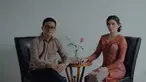 Sinta Mutiara gelar lamaran pada Desember 2022. Setelah 4 tahun pacaran, adik bintang film Wedding Agreement itu akhirnya menikah dengan pujaan hatinya. Kenakan kebaya warna merah, penampilan Sinta tampak memesona. Sering unggah foto manis di Instagram, warganet menyebut jika wajah Sinta dan kekasinya mirip dan menganggap wajah mirip adalah pertanda keduanya berjodoh. (Liputan6.com/IG/@sintamutiarabell)