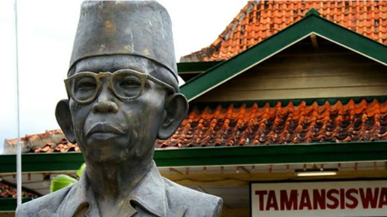 Kutipan Ki Hadjar Dewantara Mengenai Dunia Pendidikan Indonesia