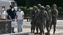 Tentara Korea Selatan ikut serta dalam latihan anti-teror di Pusat Seni Bucheon di Bucheon, sebelah barat Seoul (23/8/2022). Latihan anti-teror ini di sela-sela latihan militer gabungan Korea Selatan-AS yang disebut Ulchi Freedom Shield. (AFP/Jung Yeon-je)