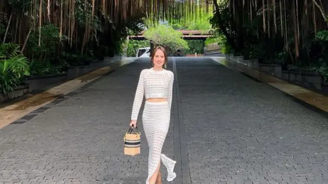 Cinta Laura Kenakan Baju Itu-Itu Saja Milik sang Mamah. [@claurakiehl]