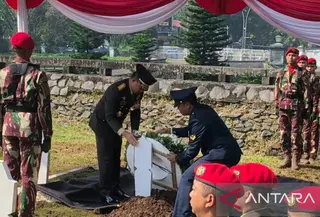 Panglima TNI Pimpin Upacara Pemakaman Prajurit yang Gugur di Lebanon Selatan (AntaraNews)