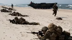 Marinir AS melakukan operasi pendaratan saat latihan militer Baltops 2018 di Laut Baltik, Lithuania (4/6). (AP/Mindaugas Kulbis)