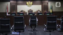 Terdakwa kasus dugaan korupsi di PT ASABRI Benny Tjokrosaputro menjalani sidang dengan agenda pembacaan putusan di Pengadilan Tipikor, Jakarta, Kamis (12/1/2023). Majelis hakim menjatuhkan vonis nihil kepada Benny Tjokrosaputro terkait pengelolaan keuangan dan dana investasi di PT Asabri tahun 2012-2019 dikarenakan sudah mendapat vonis seumur hidup dalam kasus Jiwasraya. (Liputan6.com/Johan Tallo)